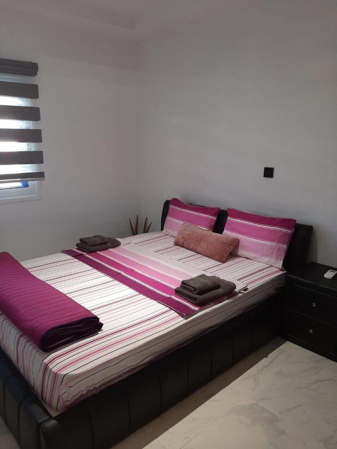 דירה 2 Bedroom Apartment-mediterranean Type *